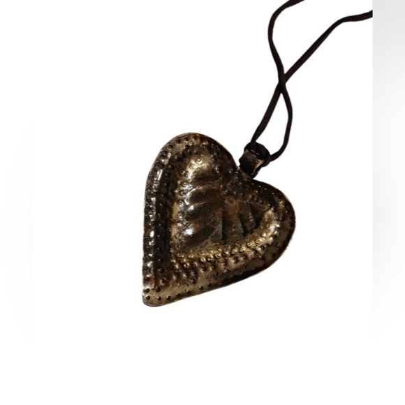 HANDCRAFTED GOLD/BRONZE/METAL  HEART-SHAPED NECKLACE W/LEATHER CORD TIE 🤎 - Picture 2 of 4